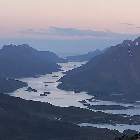 Dom wakacyjny Cozy Small House With Amazing View Hennes