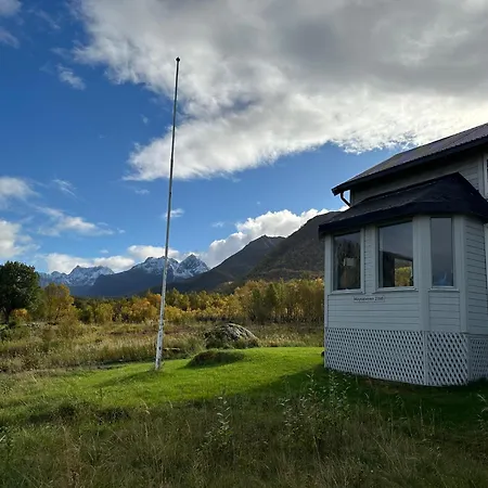 Cozy Small House With Amazing View Дом отдыха