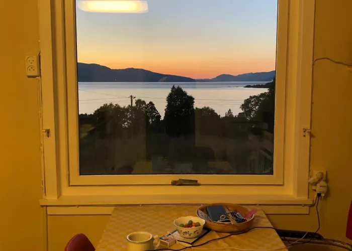 Cozy Small House With Amazing View Дом отдыха