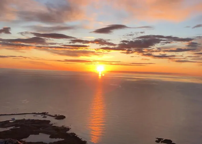 Cozy Small House With Amazing View Hennes