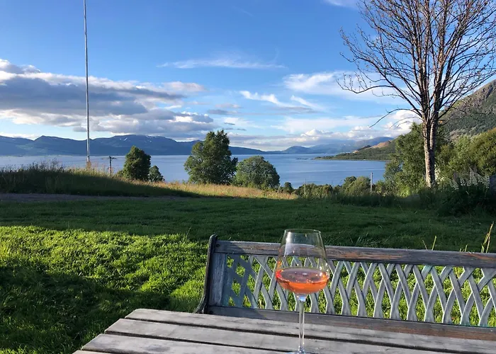 Дом отдыха Cozy Small House With Amazing View Hennes