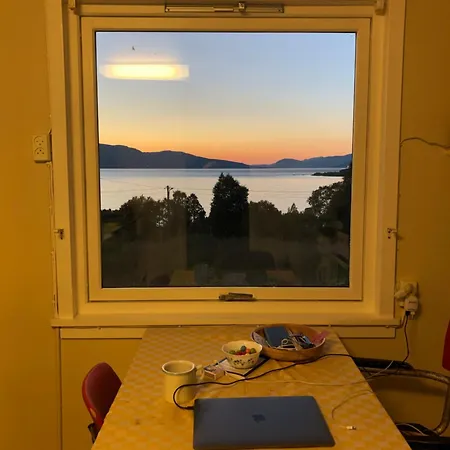 Cozy Small House With Amazing View 度假居