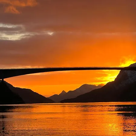 Cozy Small House With Amazing View 度假居 *