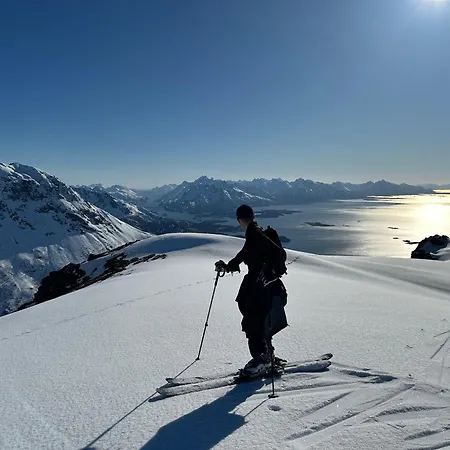 度假居 Cozy Small House With Amazing View *